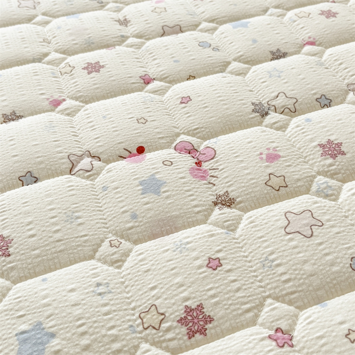 91家纺网 家纺一手货源 找家纺 优眠坊 2026新款亲肤泡芙纱夹棉单床笠床笠单件单品床笠三件套 甜心宝贝-夹棉款