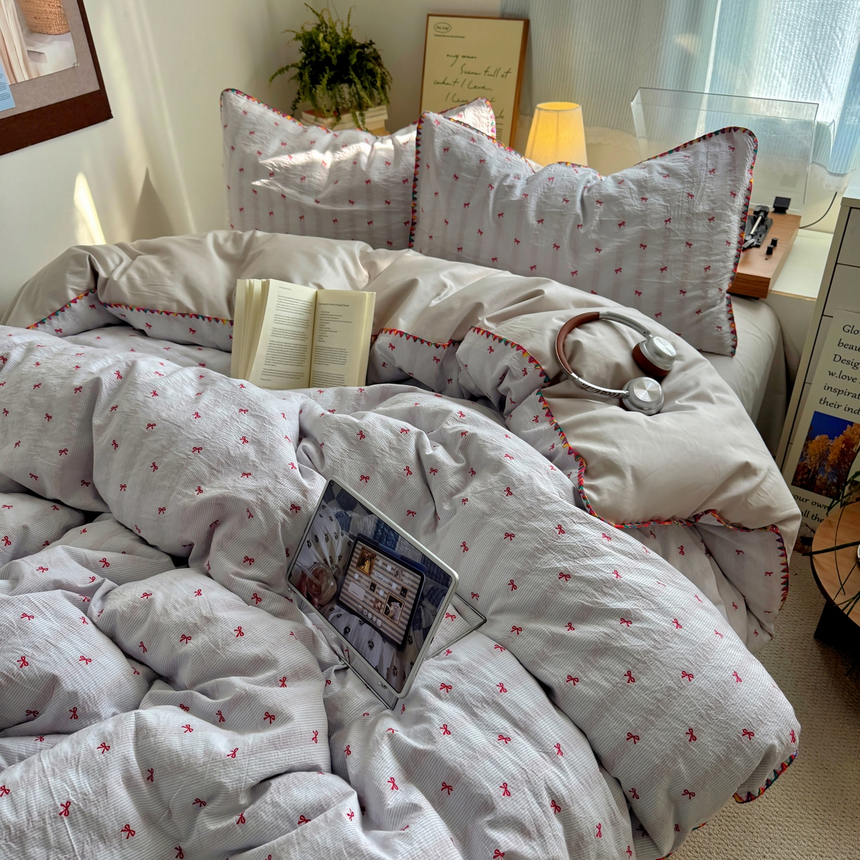 91家纺网 家纺一手货源 找家纺 田野 2026新款全棉水洗提花贝壳边四件套 蓝条小桃结