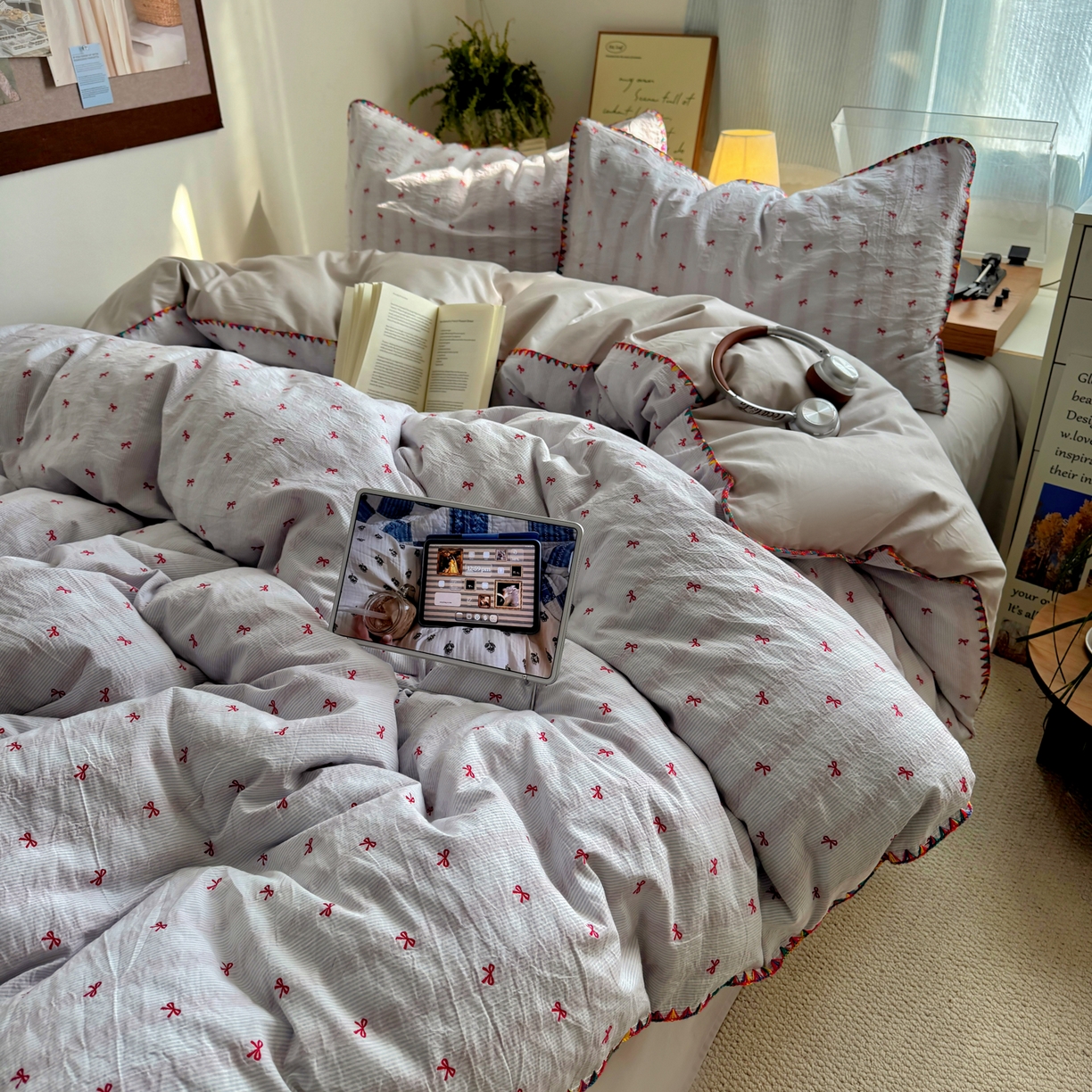 91家纺网 家纺一手货源 找家纺 田野 2026新款全棉水洗提花贝壳边四件套 蓝条小桃结