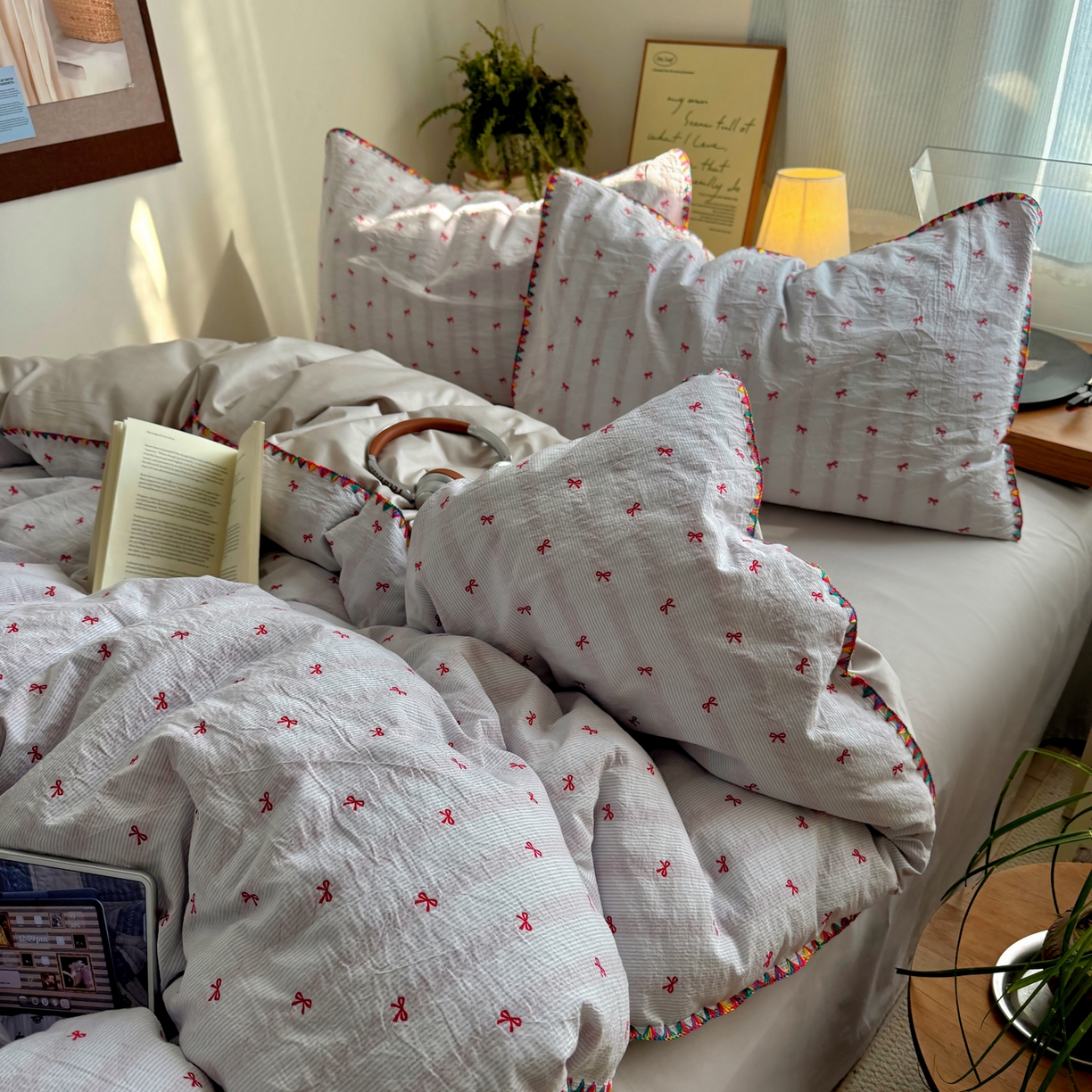 91家纺网 家纺一手货源 找家纺 田野 2026新款全棉水洗提花贝壳边四件套 蓝条小桃结