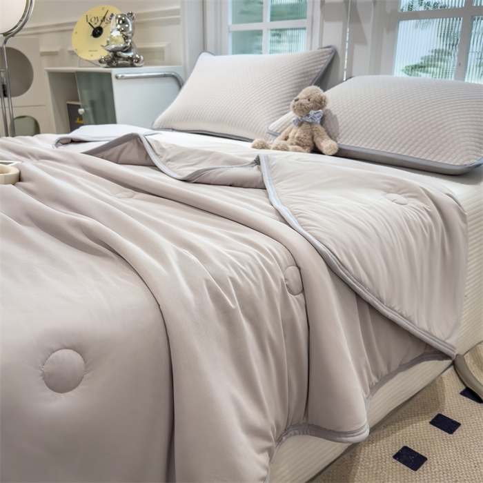 91家纺网 家纺一手货源 找家纺 乐家欣 2026新款凉感冰丝夏被床笠四件套 凉感夏被-浅灰