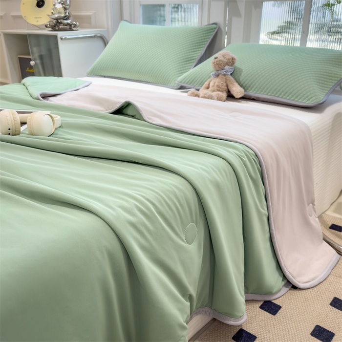 91家纺网 家纺一手货源 找家纺 乐家欣 2026新款凉感冰丝夏被床笠四件套 凉感夏被-松绿