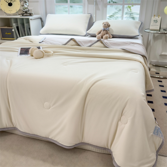 91家纺网 家纺一手货源 找家纺 乐家欣 2026新款凉感冰丝夏被床笠四件套 凉感夏被-奶昔白