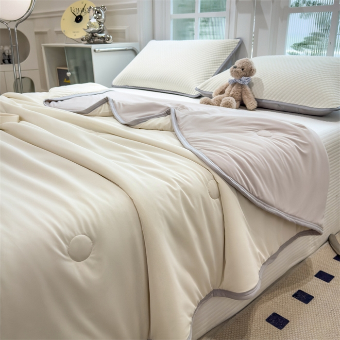 91家纺网 家纺一手货源 找家纺 乐家欣 2026新款凉感冰丝夏被床笠四件套 凉感夏被-奶昔白