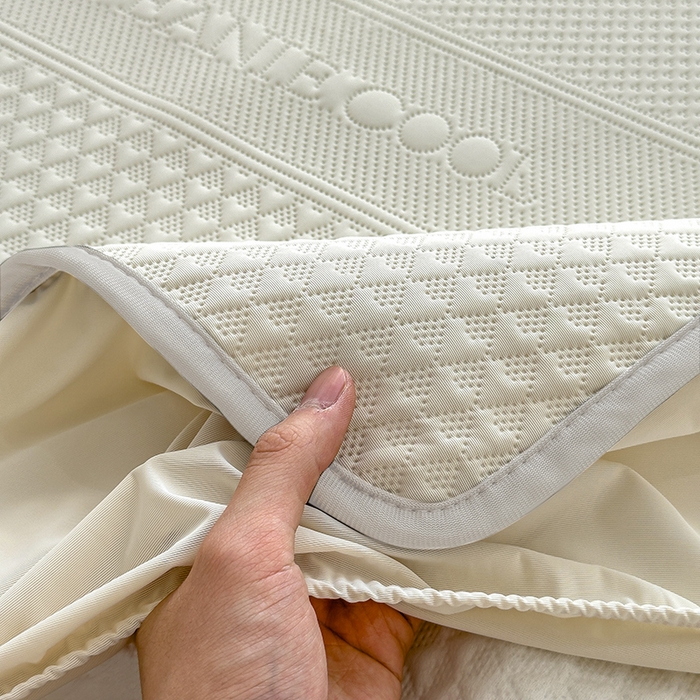 91家纺网 家纺一手货源 找家纺 乐家欣 2026新款凉感冰丝夏被床笠四件套 床笠冰丝-奶昔白