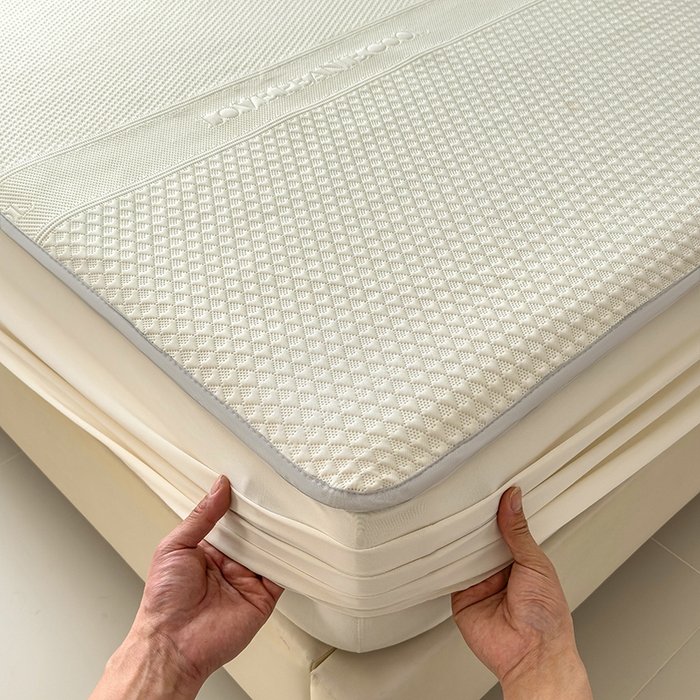 91家纺网 家纺一手货源 找家纺 乐家欣 2026新款凉感冰丝夏被床笠四件套 床笠冰丝-奶昔白