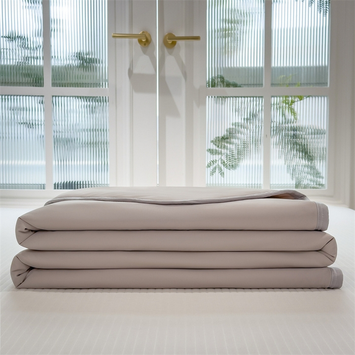 91家纺网 家纺一手货源 找家纺 乐家欣 2026新款凉感冰丝夏被床笠四件套 凉感夏被-浅灰