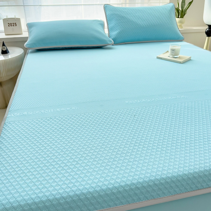 91家纺网 家纺一手货源 找家纺 乐家欣 2026新款凉感冰丝夏被床笠四件套 床笠冰丝-清水蓝