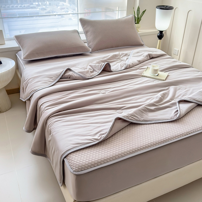 91家纺网 家纺一手货源 找家纺 乐家欣 2026新款凉感冰丝夏被床笠四件套 床笠冰丝-浅灰