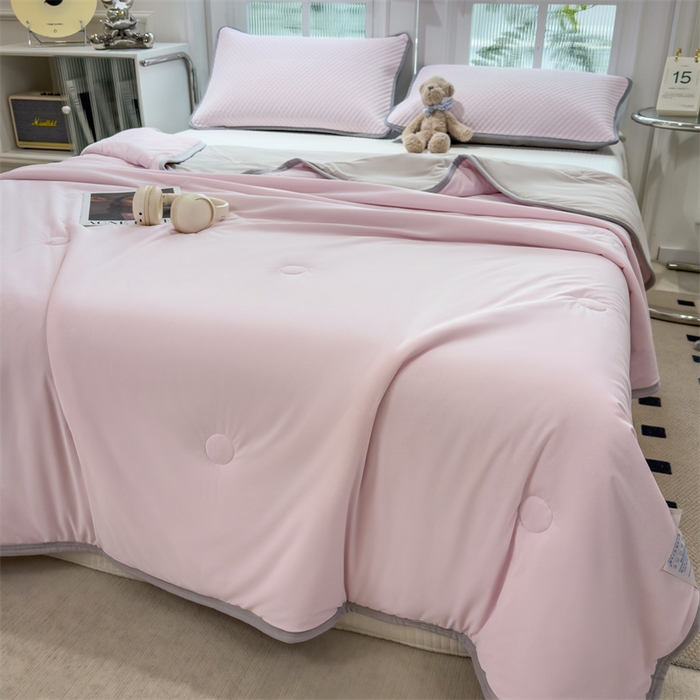 91家纺网 家纺一手货源 找家纺 乐家欣 2026新款凉感冰丝夏被床笠四件套 凉感夏被-蜜桃粉