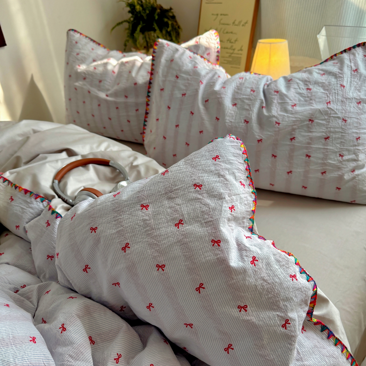 91家纺网 家纺一手货源 找家纺 田野 2026新款全棉水洗提花贝壳边四件套 蓝条小桃结