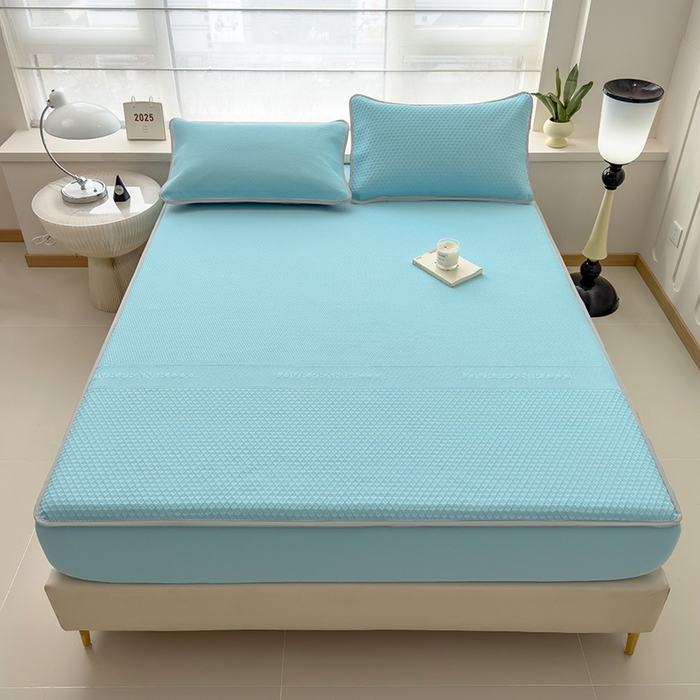 91家纺网 家纺一手货源 找家纺 乐家欣 2026新款凉感冰丝夏被床笠四件套 床笠冰丝-清水蓝