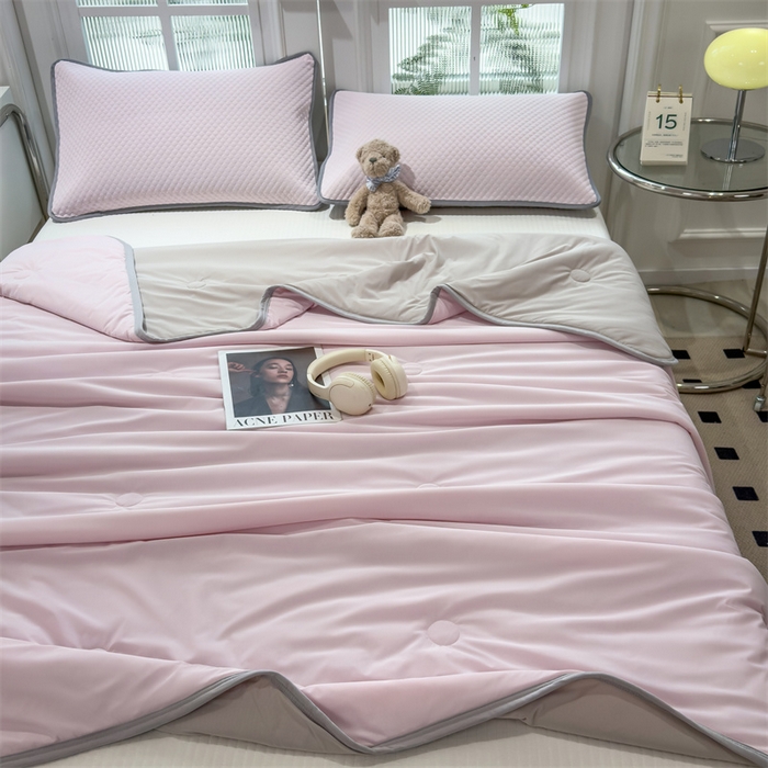 91家纺网 家纺一手货源 找家纺 乐家欣 2026新款凉感冰丝夏被床笠四件套 凉感夏被-蜜桃粉