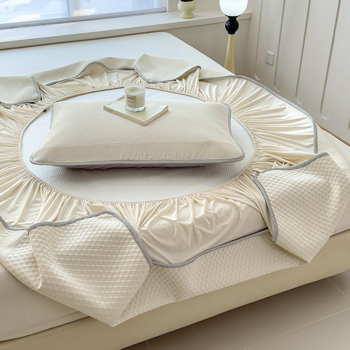 91家纺网 家纺一手货源 找家纺 乐家欣 2026新款凉感冰丝夏被床笠四件套 床笠冰丝-奶昔白