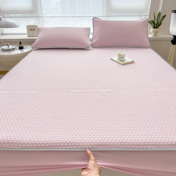 91家纺网 家纺一手货源 找家纺 乐家欣 2026新款凉感冰丝夏被床笠四件套 床笠冰丝-蜜桃粉