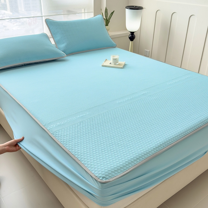 91家纺网 家纺一手货源 找家纺 乐家欣 2026新款凉感冰丝夏被床笠四件套 床笠冰丝-清水蓝