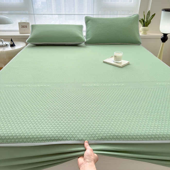 91家纺网 家纺一手货源 找家纺 乐家欣 2026新款凉感冰丝夏被床笠四件套 床笠冰丝-松绿