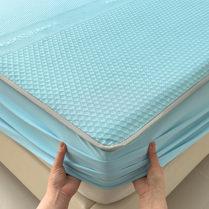 91家纺网 家纺一手货源 找家纺 乐家欣 2026新款凉感冰丝夏被床笠四件套 床笠冰丝-清水蓝