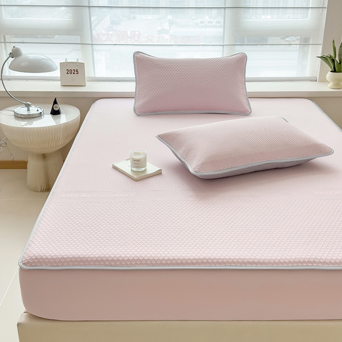 91家纺网 家纺一手货源 找家纺 乐家欣 2026新款凉感冰丝夏被床笠四件套 床笠冰丝-蜜桃粉