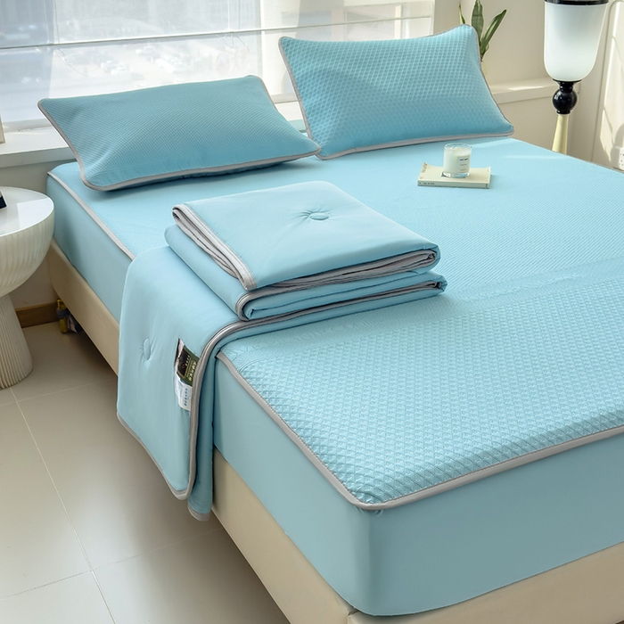 91家纺网 家纺一手货源 找家纺 乐家欣 2026新款凉感冰丝夏被床笠四件套 床笠冰丝-清水蓝