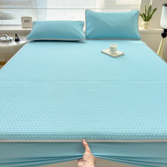 91家纺网 家纺一手货源 找家纺 乐家欣 2026新款凉感冰丝夏被床笠四件套 床笠冰丝-清水蓝