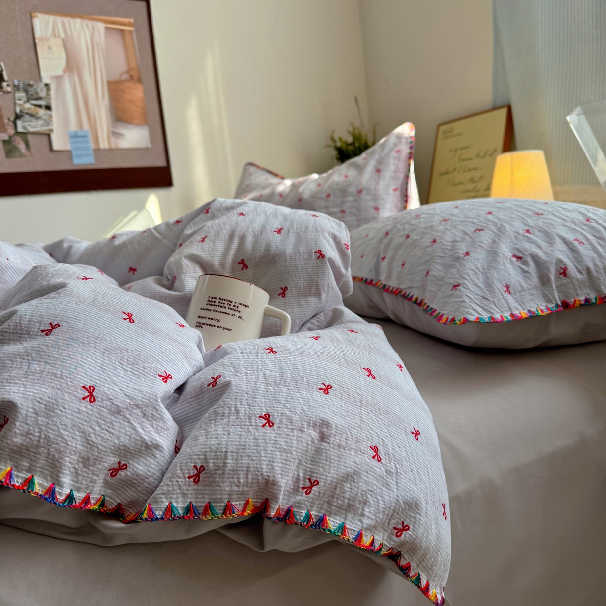 91家纺网 家纺一手货源 找家纺 田野 2026新款全棉水洗提花贝壳边四件套 蓝条小桃结