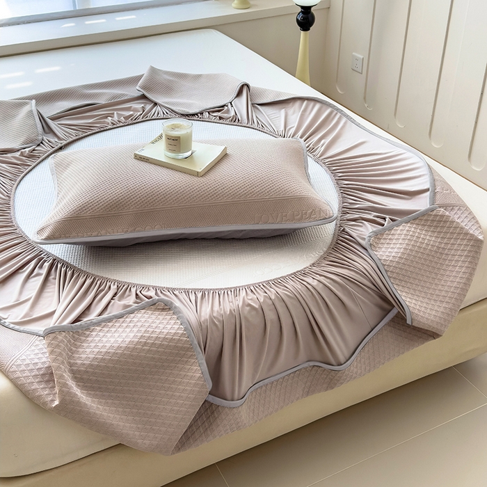 91家纺网 家纺一手货源 找家纺 乐家欣 2026新款凉感冰丝夏被床笠四件套 床笠冰丝-浅灰