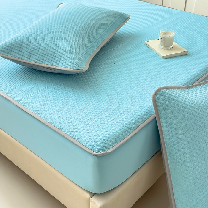 91家纺网 家纺一手货源 找家纺 乐家欣 2026新款凉感冰丝夏被床笠四件套 床笠冰丝-清水蓝