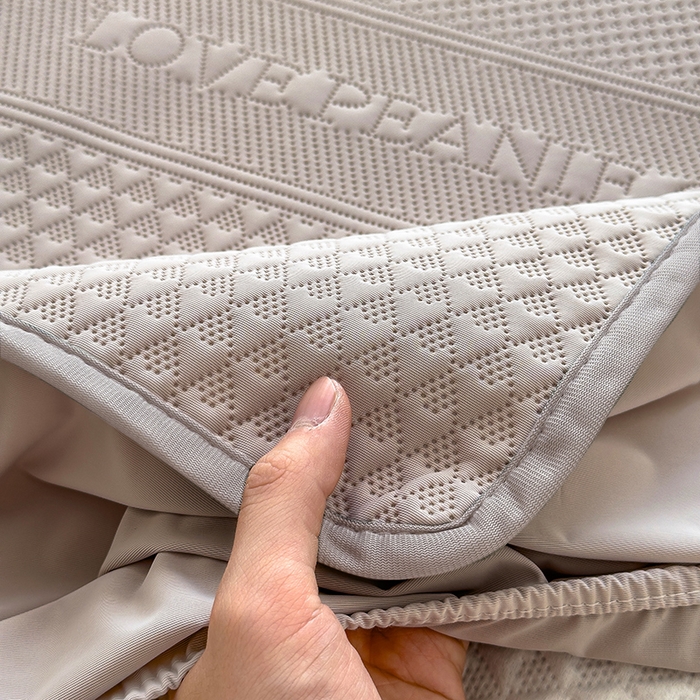 91家纺网 家纺一手货源 找家纺 乐家欣 2026新款凉感冰丝夏被床笠四件套 床笠冰丝-浅灰