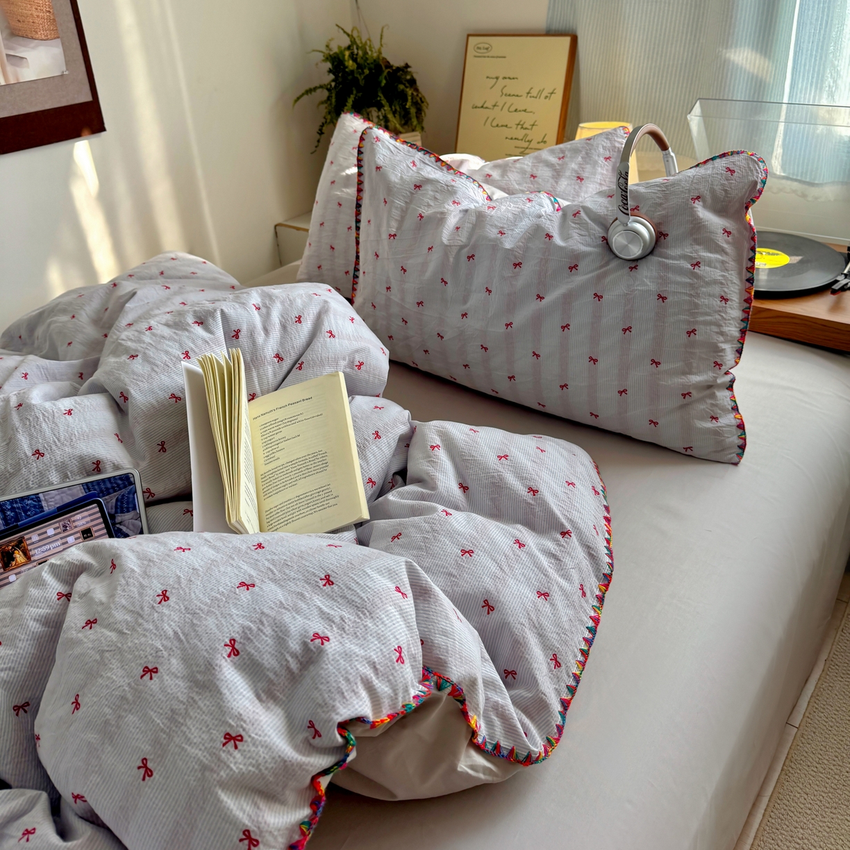 91家纺网 家纺一手货源 找家纺 田野 2026新款全棉水洗提花贝壳边四件套 蓝条小桃结