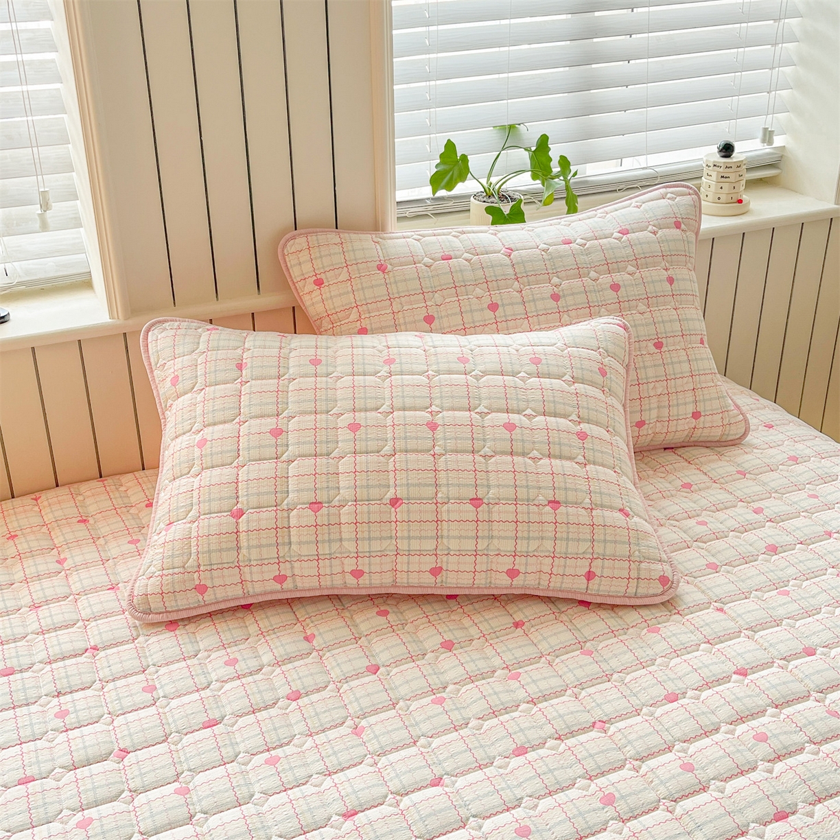 91家纺网 家纺一手货源 找家纺 优眠坊 2026新款亲肤泡芙纱夹棉单床笠床笠单件单品床笠三件套 心心相印-夹棉款