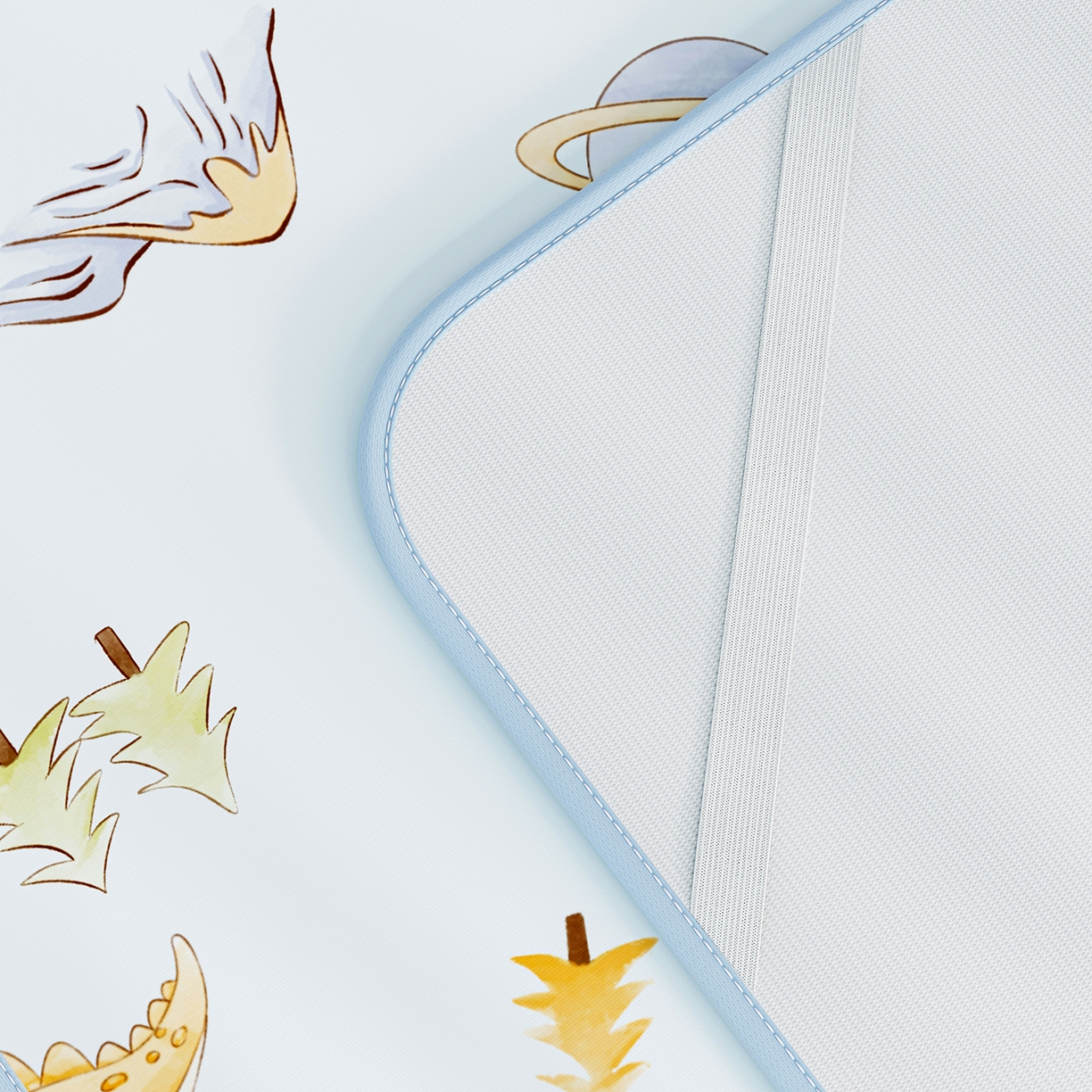 91家纺网 家纺一手货源 找家纺 家品罗兰 2026春夏新款数码印花婴儿床冰丝席-水光冰丝系列 呆萌恐龙