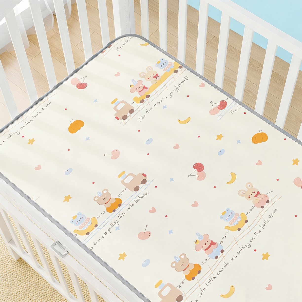 91家纺网 家纺一手货源 找家纺 家品罗兰 2026春夏新款数码印花婴儿床冰丝席-水光冰丝系列 萌宝小火车