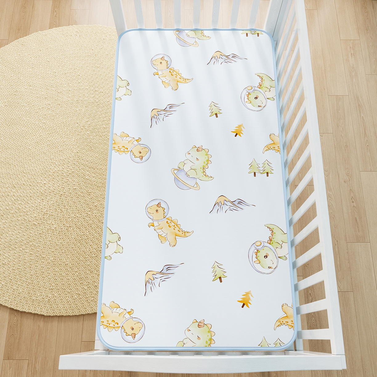 91家纺网 家纺一手货源 找家纺 家品罗兰 2026春夏新款数码印花婴儿床冰丝席-水光冰丝系列 呆萌恐龙