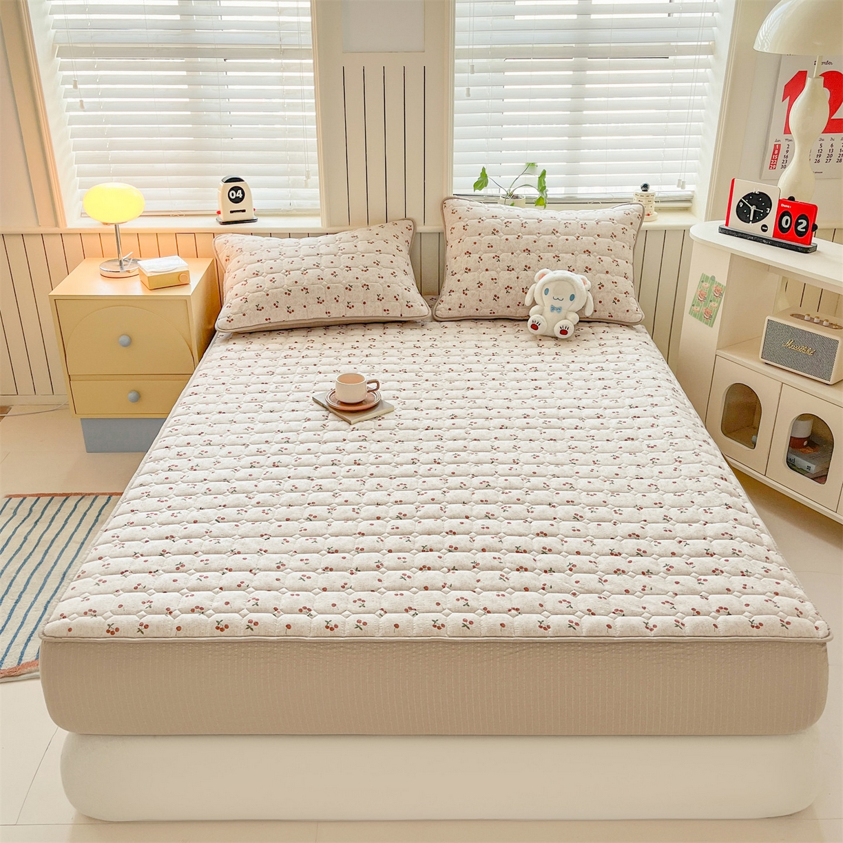 91家纺网 家纺一手货源 找家纺 优眠坊 2026新款亲肤泡芙纱夹棉单床笠床笠单件单品床笠三件套 樱桃心事-夹棉款