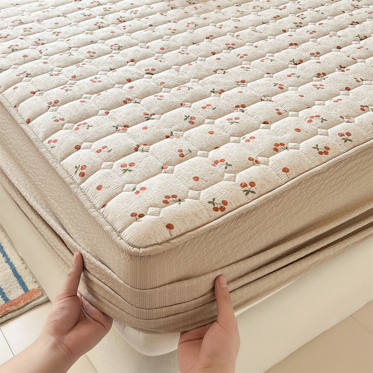 91家纺网 家纺一手货源 找家纺 优眠坊 2026新款亲肤泡芙纱夹棉单床笠床笠单件单品床笠三件套 樱桃心事-夹棉款