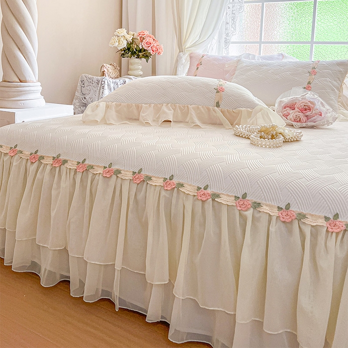 91家纺网 家纺一手货源 找家纺 瑞宝 2026新款负离子冰岛丝花边床裙款凉席席子三件套-莉莉安 莉莉安-奶油白