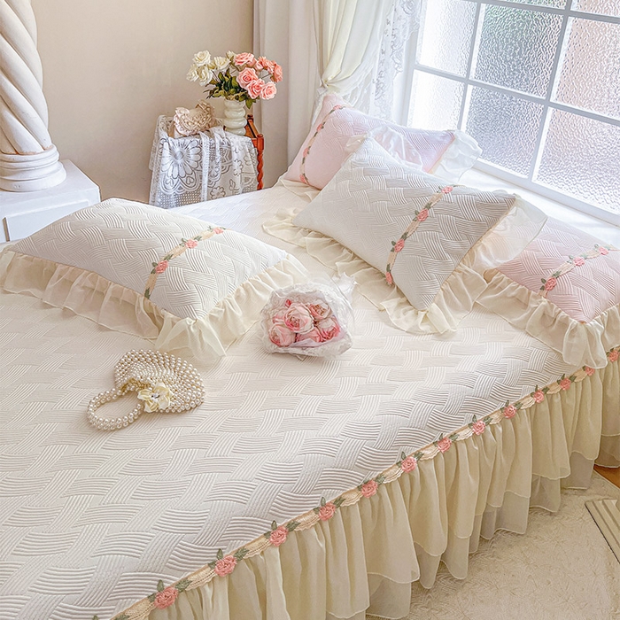 91家纺网 家纺一手货源 找家纺 瑞宝 2026新款负离子冰岛丝花边床裙款凉席席子三件套-莉莉安 莉莉安-奶油白