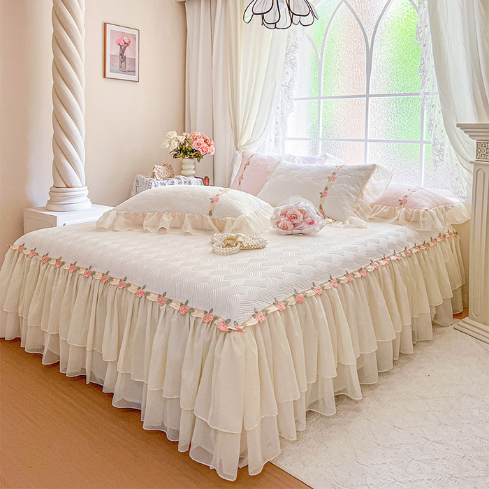 91家纺网 家纺一手货源 找家纺 瑞宝 2026新款负离子冰岛丝花边床裙款凉席席子三件套-莉莉安 莉莉安-奶油白