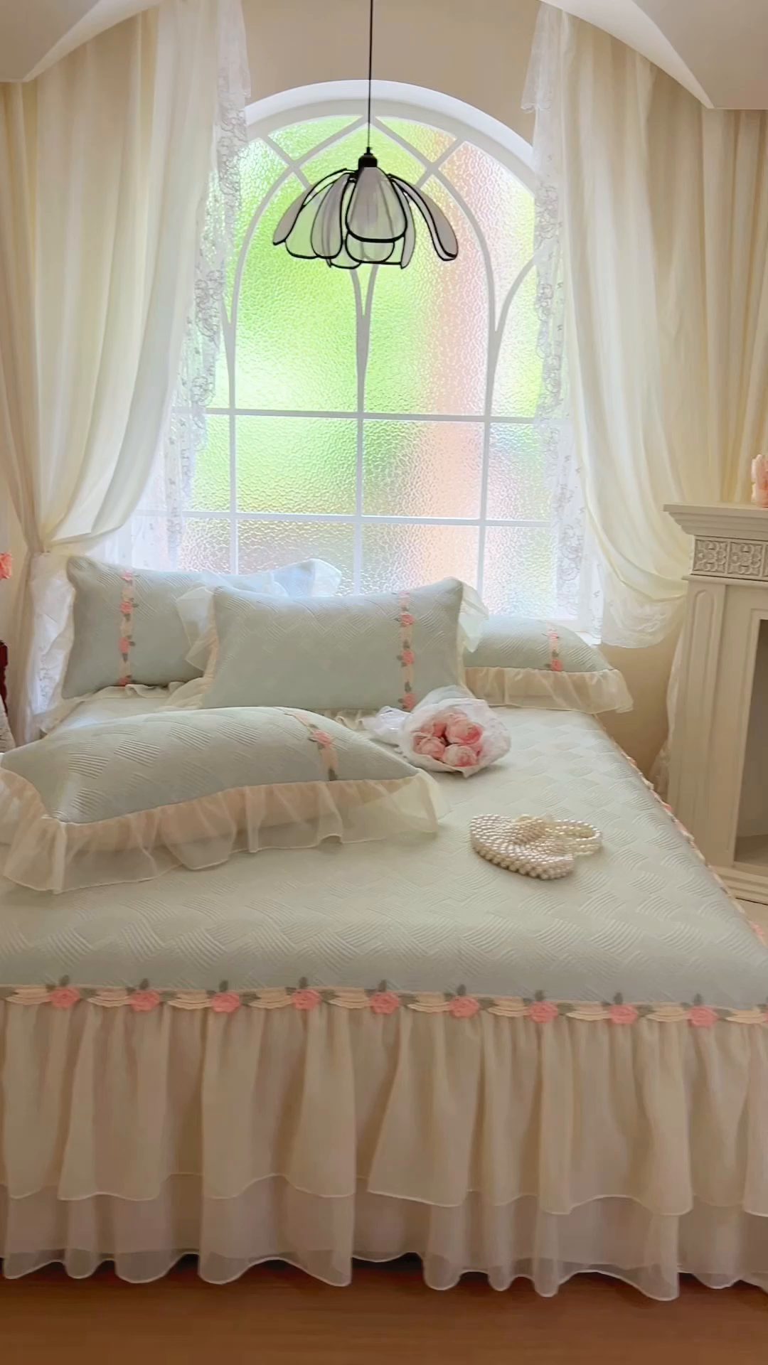 91家纺网 家纺一手货源 找家纺 （总）瑞宝 2026新款负离子冰岛丝花边床裙款凉席席子三件套-莉莉安