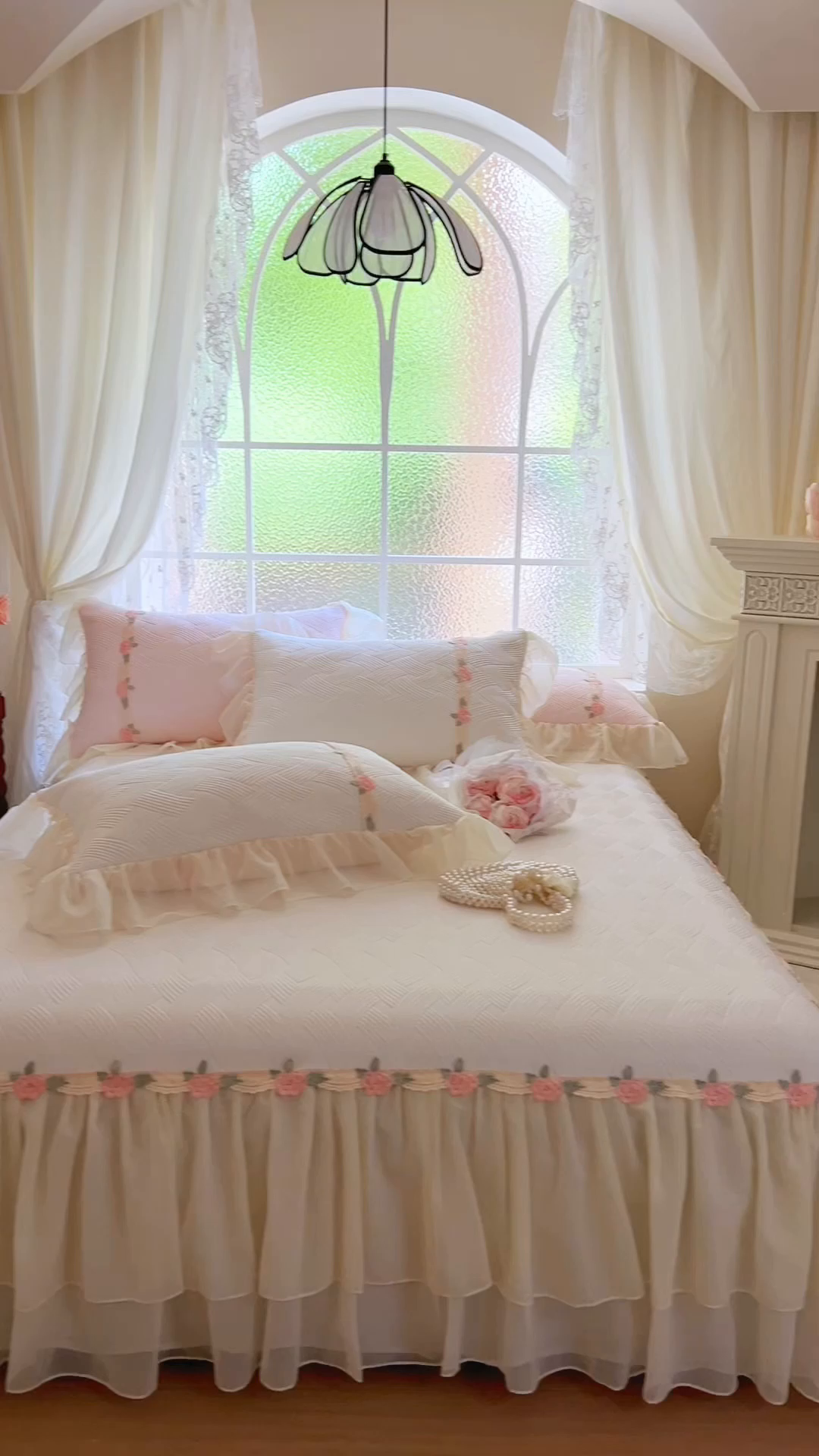 91家纺网 家纺一手货源 找家纺 瑞宝 2026新款负离子冰岛丝花边床裙款凉席席子三件套-莉莉安 莉莉安-奶油白