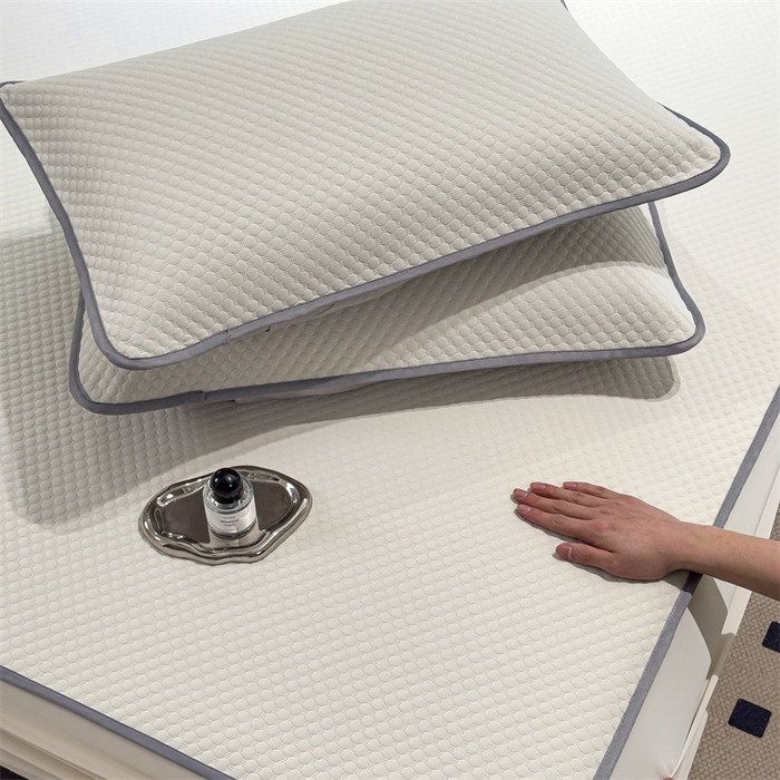 91家纺网 家纺一手货源 找家纺 乐家欣 2026新款凉感凉豆豆床笠款床席款凉席系列 凉豆豆-奶昔白（床笠款）