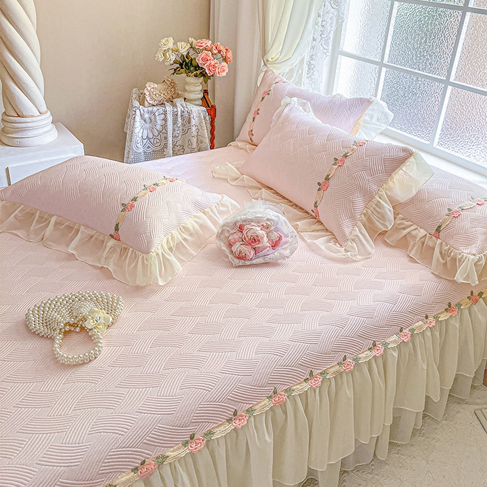 91家纺网 家纺一手货源 找家纺 瑞宝 2026新款负离子冰岛丝花边床裙款凉席席子三件套-莉莉安 莉莉安-蜜粉