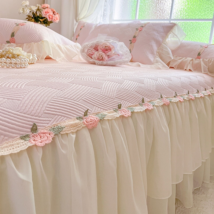 91家纺网 家纺一手货源 找家纺 瑞宝 2026新款负离子冰岛丝花边床裙款凉席席子三件套-莉莉安 莉莉安-蜜粉