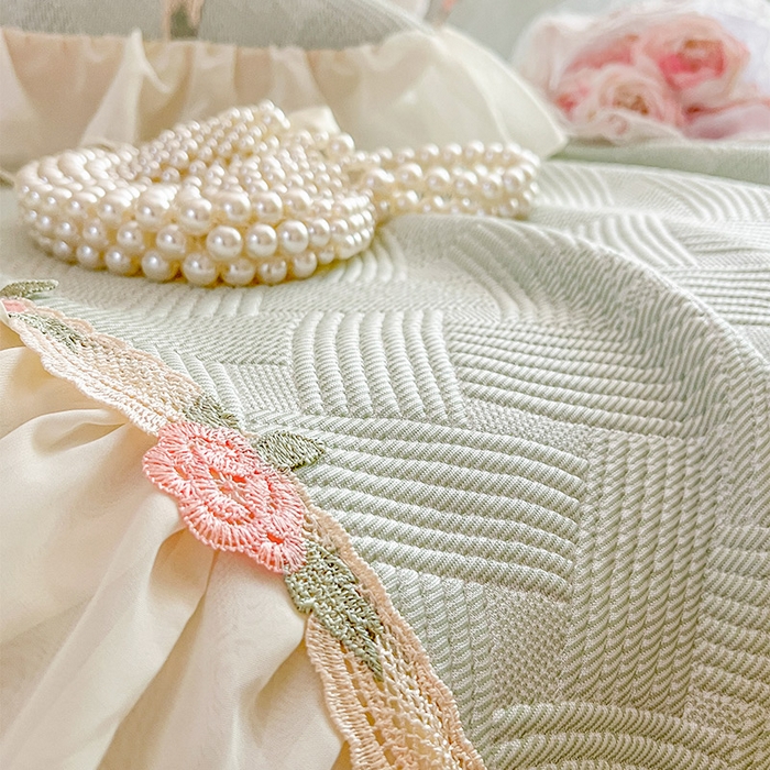 91家纺网 家纺一手货源 找家纺 （总）瑞宝 2026新款负离子冰岛丝花边床裙款凉席夏被夏凉被空调被四件套-莉莉安