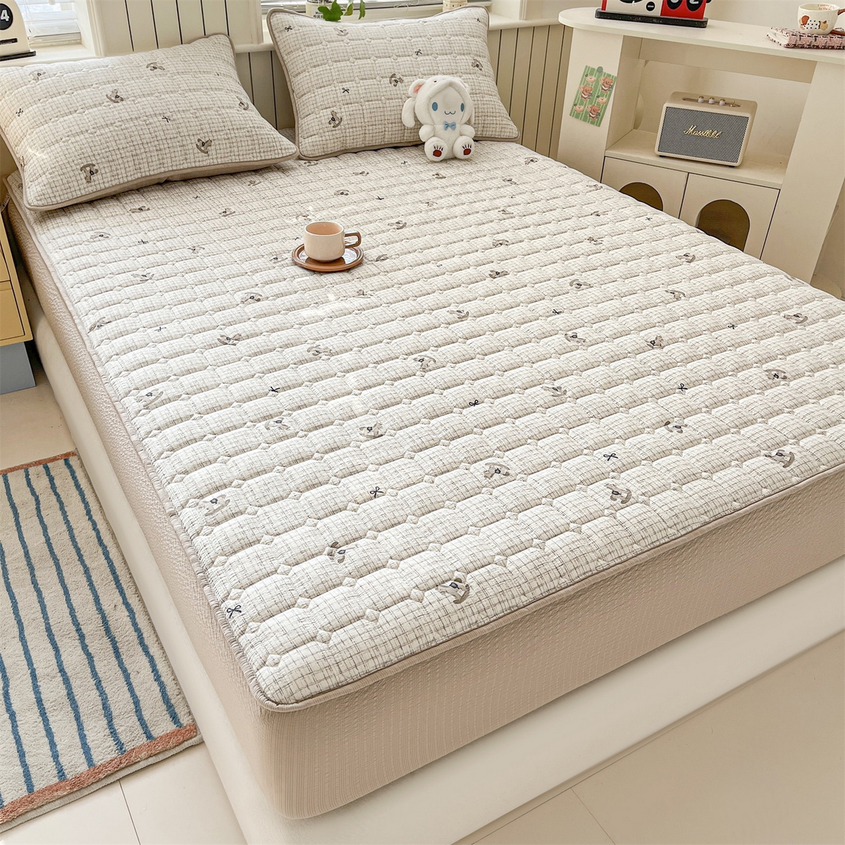 91家纺网 家纺一手货源 找家纺 优眠坊 2026新款亲肤泡芙纱夹棉单床笠床笠单件单品床笠三件套 织纹木马-夹棉款