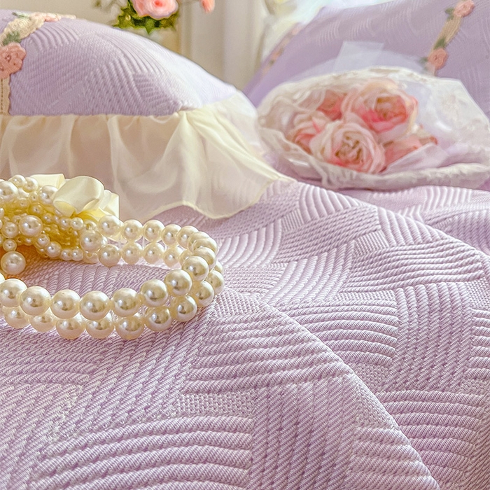 91家纺网 家纺一手货源 找家纺 瑞宝 2026新款负离子冰岛丝花边床裙款凉席夏被夏凉被空调被四件套-莉莉安 莉莉安-梦幻紫