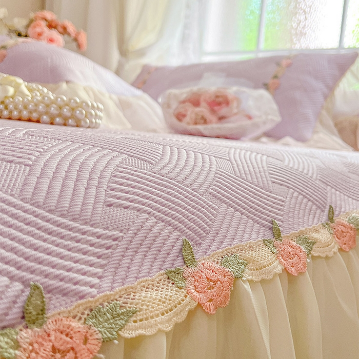 91家纺网 家纺一手货源 找家纺 瑞宝 2026新款负离子冰岛丝花边床裙款凉席夏被夏凉被空调被四件套-莉莉安 莉莉安-梦幻紫