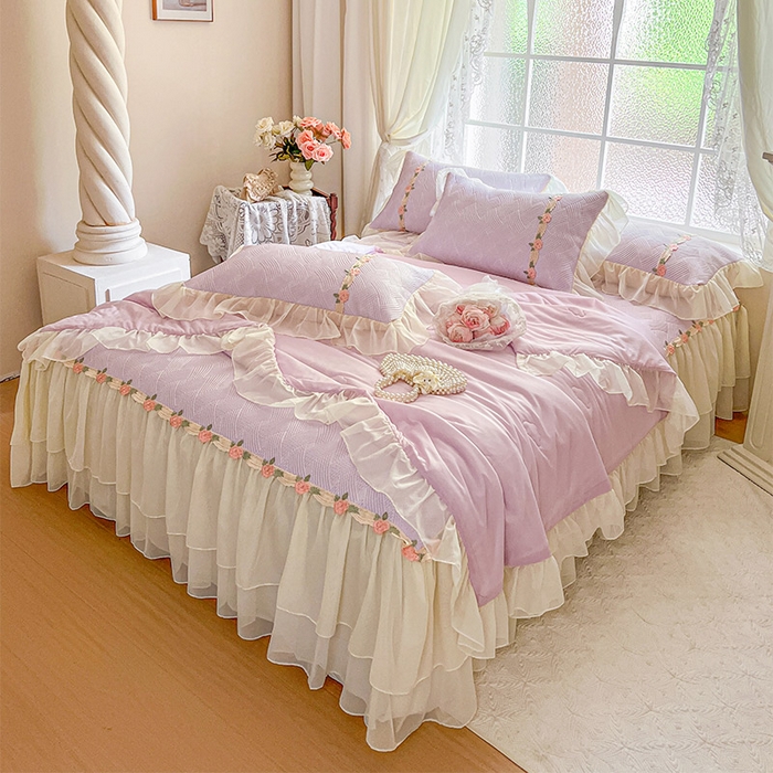 91家纺网 家纺一手货源 找家纺 瑞宝 2026新款负离子冰岛丝花边床裙款凉席夏被夏凉被空调被四件套-莉莉安 莉莉安-梦幻紫