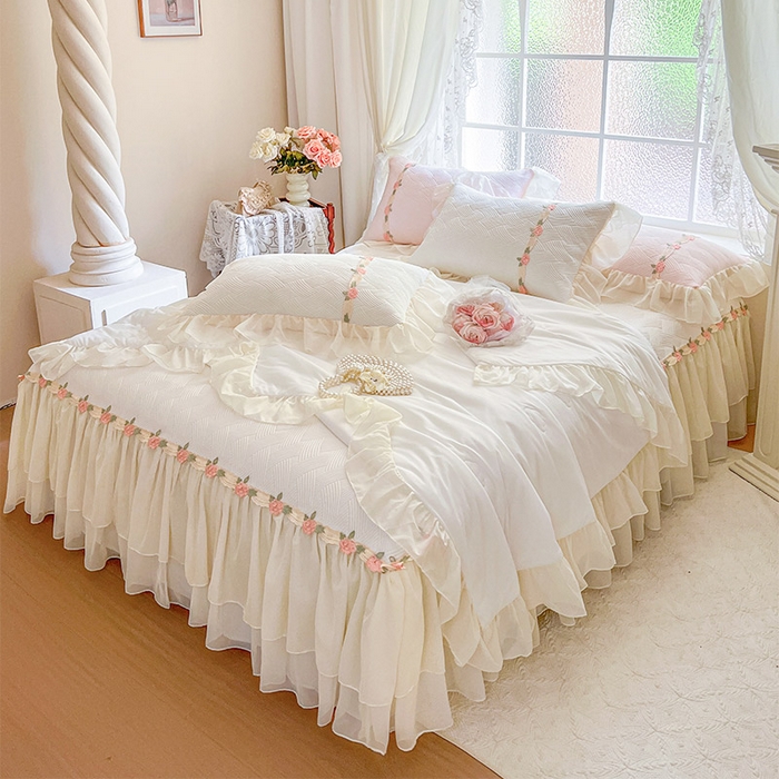 91家纺网 家纺一手货源 找家纺 瑞宝 2026新款负离子冰岛丝花边床裙款凉席夏被夏凉被空调被四件套-莉莉安 莉莉安-奶油白